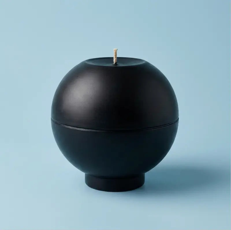Round Candle - XL 1.65 kg customisable colour and scent, eye-catching black oversized pillar candle.
