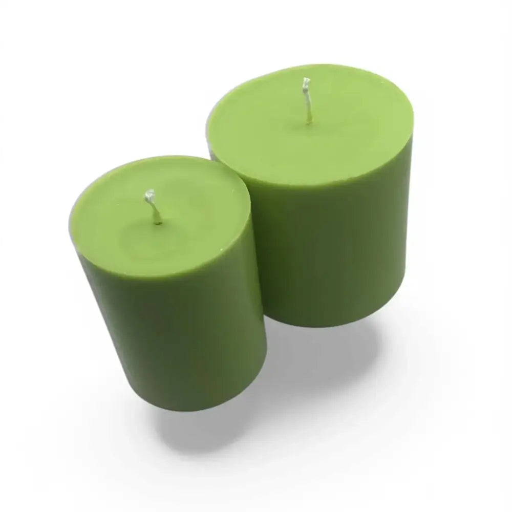 Set of two green fruit scented soy candle set, smaller and larger size.