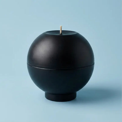 Round Candle - XL 1.65 kg customisable colour and scent, eye-catching black oversized pillar candle.