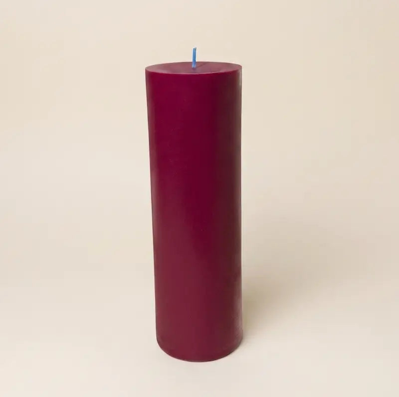 Big Candle in a deep burgundy color, handcrafted and tall at 30cm for bold décor and lasting fragrance.