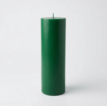 Big Candle in a vibrant green color, showcasing a tall cylindrical design for bold home décor.