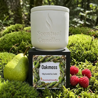 Oakmoss Candle displayed in nature with pear and raspberries, highlighting its fresh, woody scent.